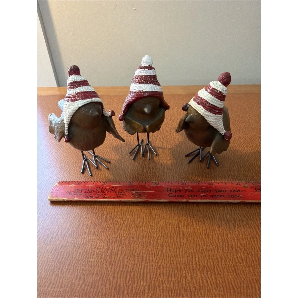 3 Christmas Birds Figurines Wire Feet  Santa Hats Resin Such Cuties